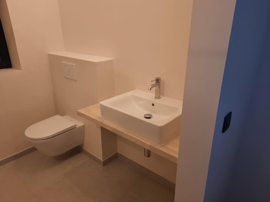 Kruisem Komo Hill Stays - Guestroom Komo Cosy מראה חיצוני תמונה